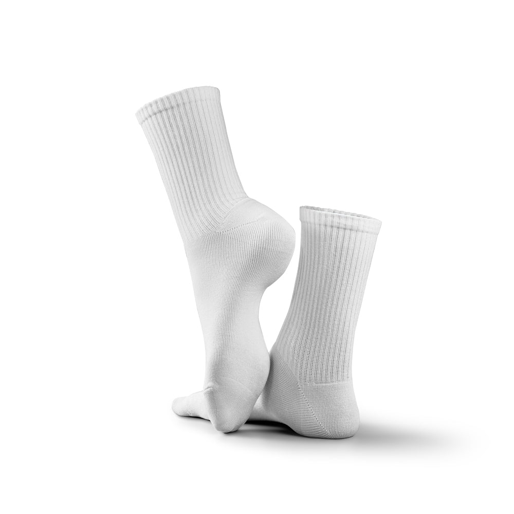 Schlichte weiße Tennissocken – perfekte Basis für individuellen Logodruck