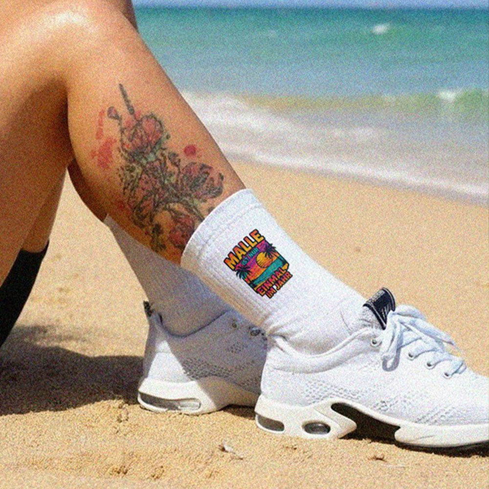 Bedruckte Socken am Strand – Kontakt und Unterstützung von Sockenprinz.
