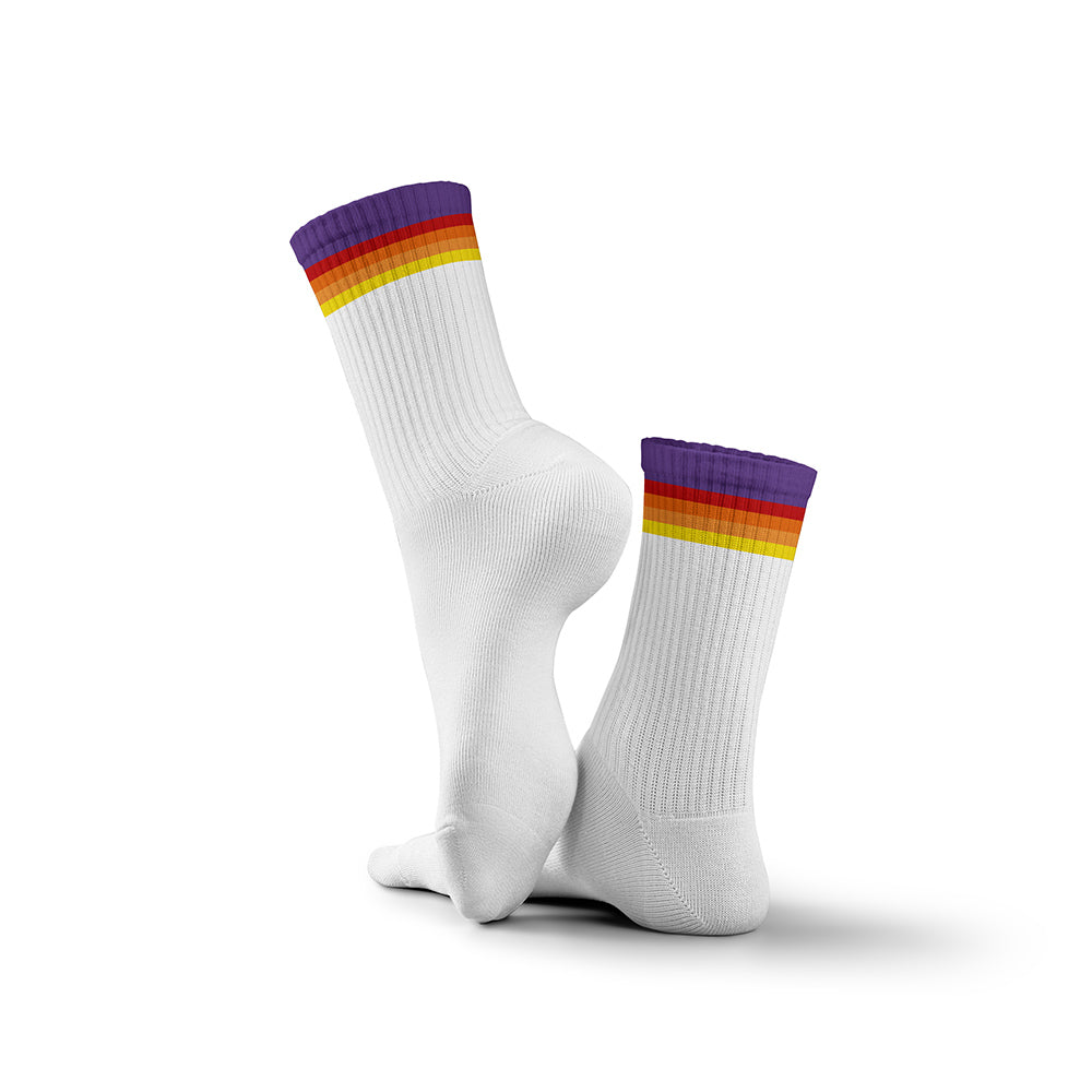 Individuelle Tennissocken mit bunten Regenbogenstreifen – perfekt für auffälliges Branding