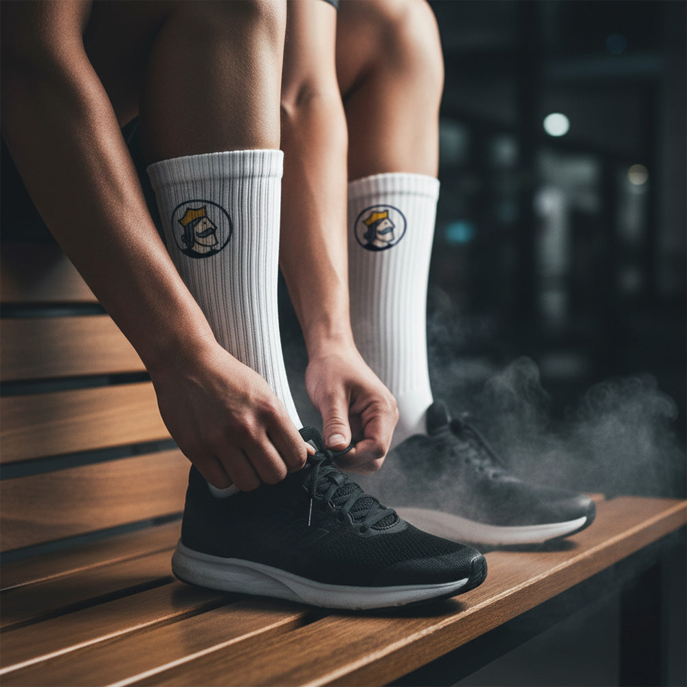 Weiße Socken mit Sockenprinz-Logo im Detail – steht für Qualität, Stil und individuelles Design.